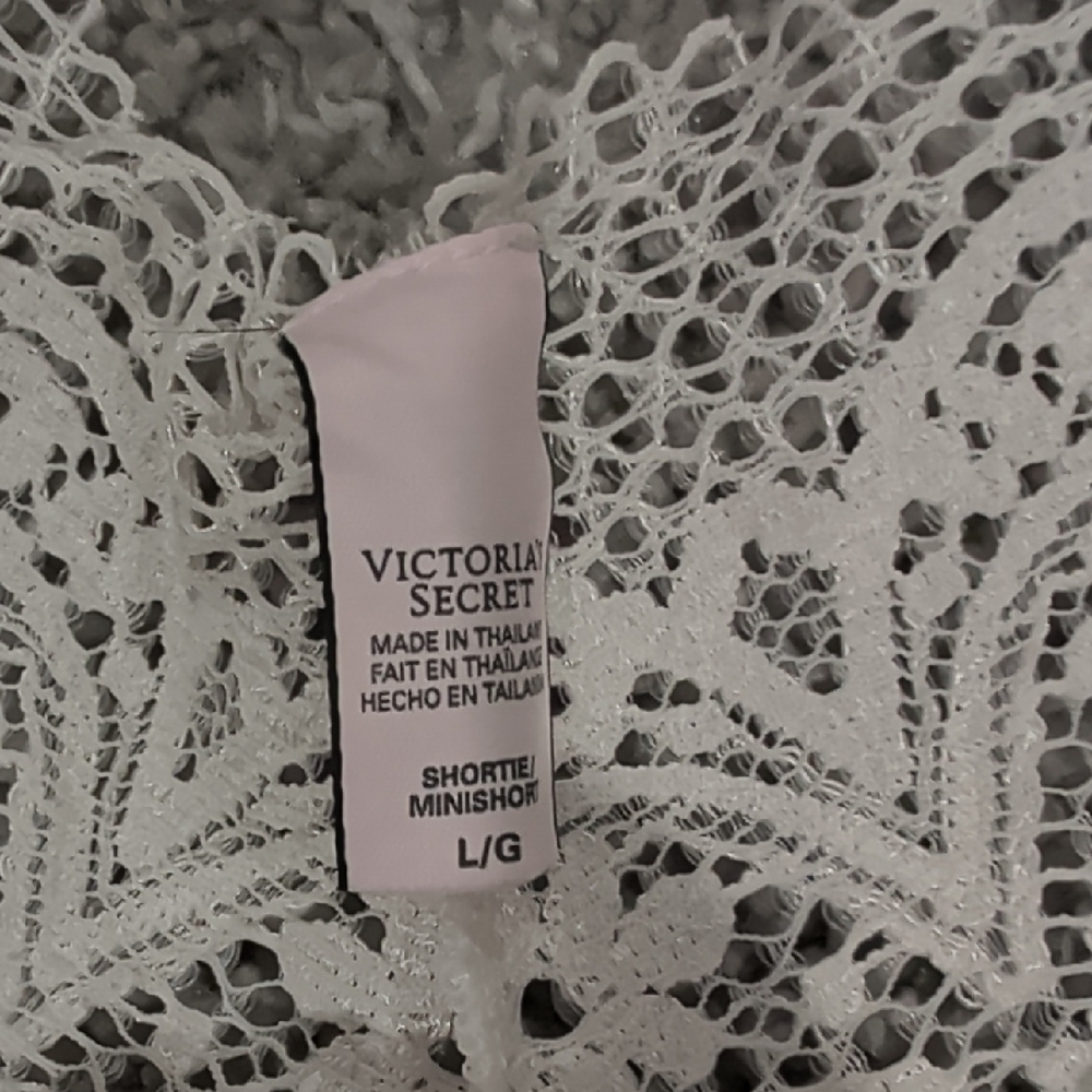 Victoria's Secret Ivory Lace Panties - Picture 3 of 3